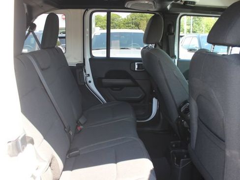 Used 2025 Jeep Wrangler Unlimited Sahara AWD/4WD image 30