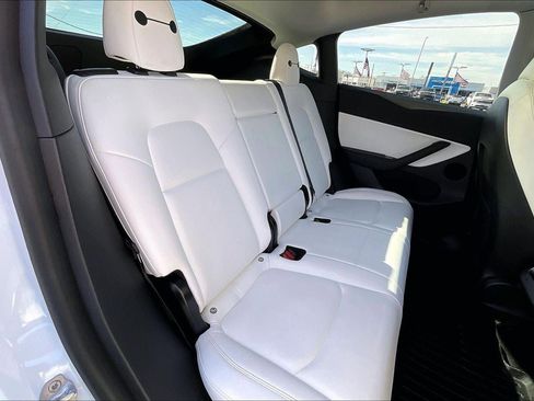 Used 2020 Tesla Model Y Long Range image 24