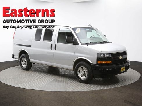 Used 2018 Chevrolet Express 2500 w/ Enhanced Convenience Package image 43
