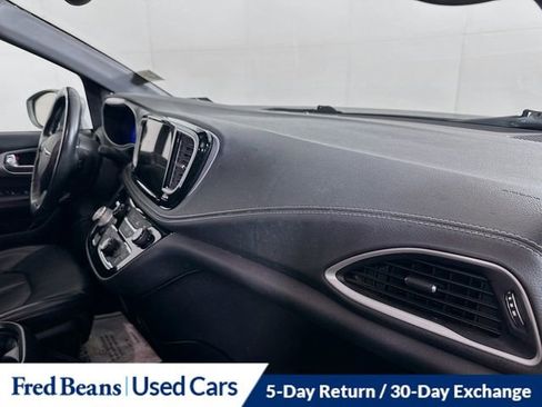 Used 2021 Chrysler Pacifica Touring-L w/ S Appearance Package image 30