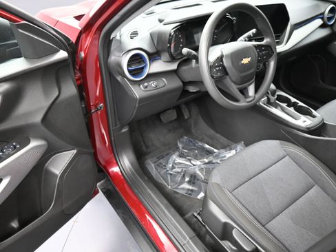 Used 2024 Chevrolet Trax LS w/ Driver Confidence Package image 12