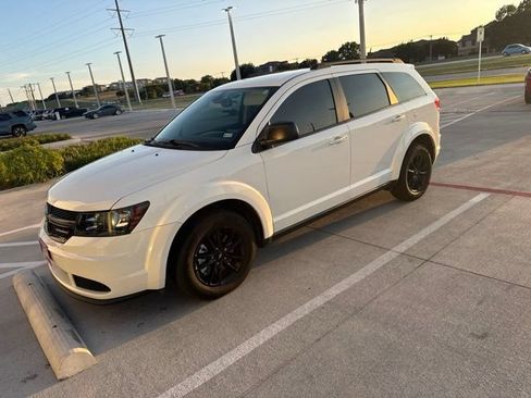 Used 2020 Dodge Journey SE w/ Blacktop Package FWD image 2