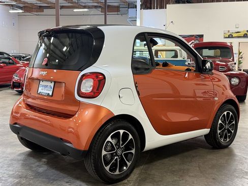 Used 2016 smart fortwo passion RWD image 7