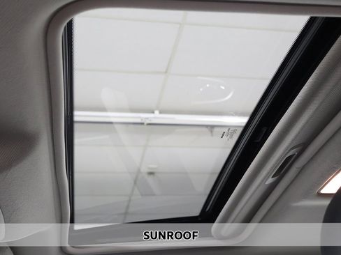 Used 2019 Nissan Sentra SV image 3