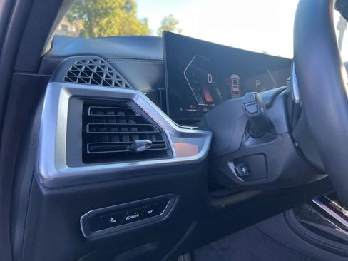 Used 2024 BMW X7 xDrive40i w/ M Sport Package image 14