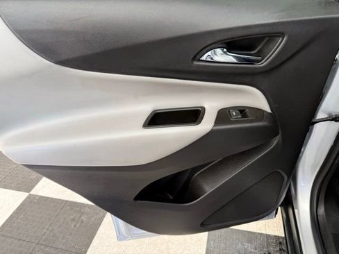 Used 2020 Chevrolet Equinox LT image 16