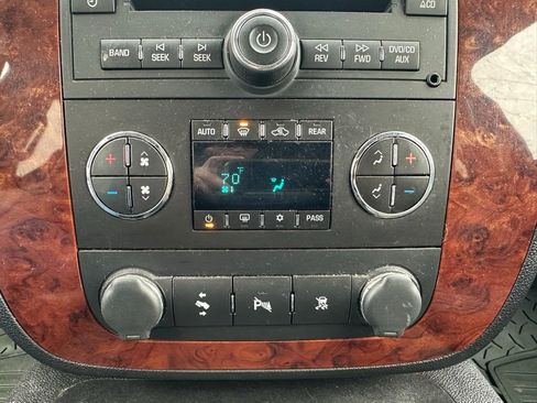 Used 2009 Chevrolet Suburban LT image 23