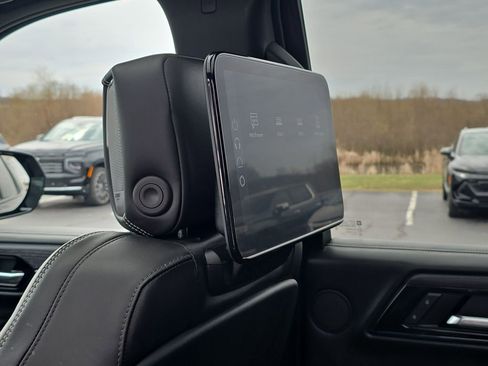 Used 2025 GMC Yukon AT4 Ultimate w/ LPO, Floor Liner Package image 36