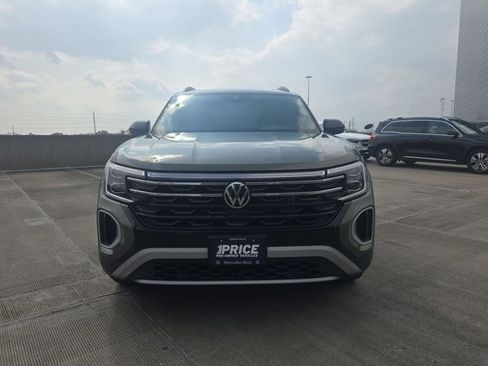 Used 2024 Volkswagen Atlas Peak Edition SE image 2