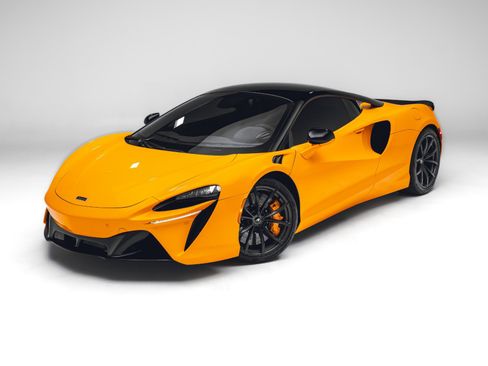 Used 2023 McLaren Artura RWD image 2