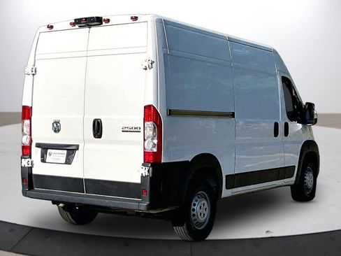 Used 2024 RAM ProMaster 2500 w/ Convenience Group FWD image 9