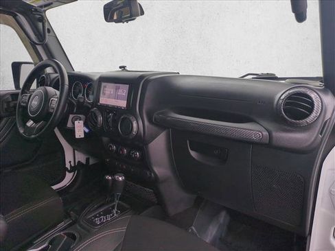 Used 2017 Jeep Wrangler Unlimited Sahara w/ Connectivity Group AWD/4WD image 25