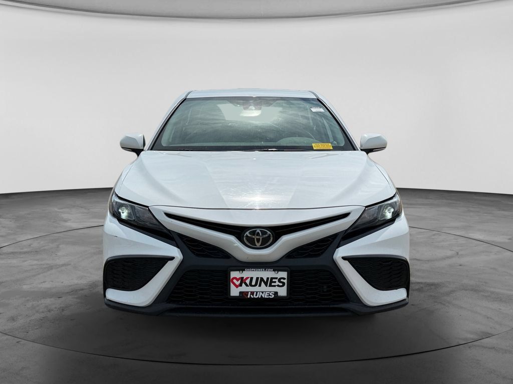 Used 2024 Toyota Camry SE FWD image 4