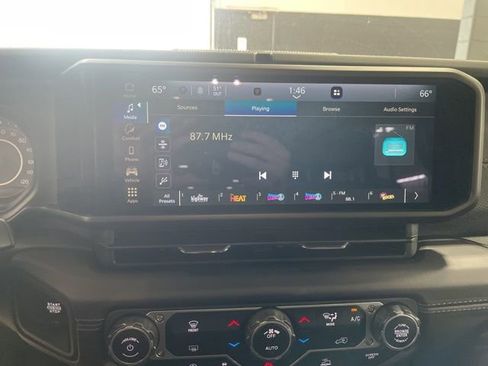 Used 2025 Jeep Wrangler Unlimited Rubicon image 18