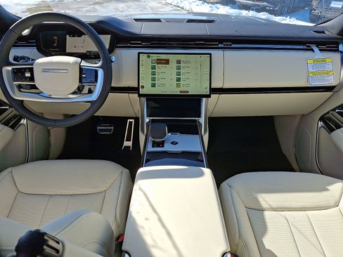 New 2026 Land Rover Range Rover SE image 13