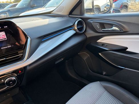 Used 2025 Chevrolet Trax LT image 33