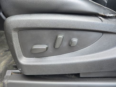 Used 2015 Chevrolet Suburban LTZ image 17