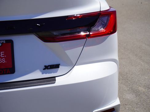 Used 2025 Toyota Camry XSE AWD/4WD image 11