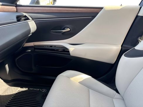 Certified 2024 Lexus ES 350 w/ Premium Package image 22