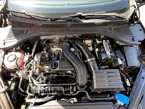 Used 2022 Volkswagen Jetta SE w/ Panoramic Sunroof Package image 9