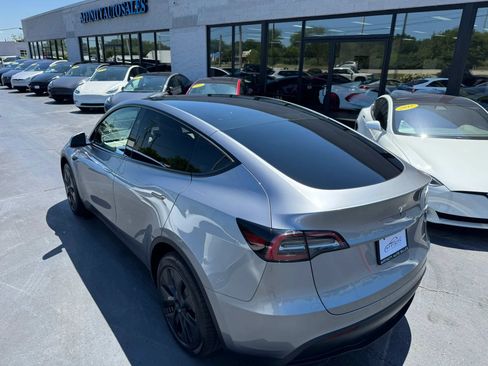 Used 2024 Tesla Model Y Long Range AWD/4WD image 7