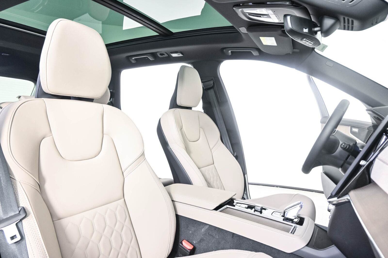 New 2026 Volvo XC90 T8 Core w/ Protection Package Premier AWD/4WD image 21