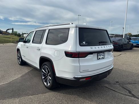 Used 2022 Jeep Wagoneer Series III w/ Premium Group I AWD/4WD image 5