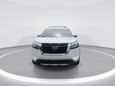 Used 2024 Nissan Pathfinder Platinum w/ Cargo Package AWD/4WD image 3