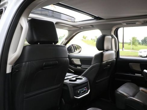 Used 2025 Ford Expedition Active AWD/4WD image 16