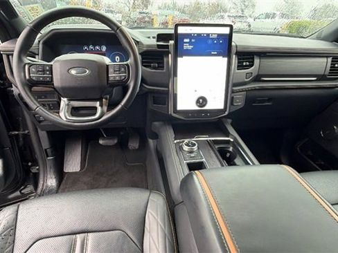 Used 2024 Ford Expedition Platinum image 18
