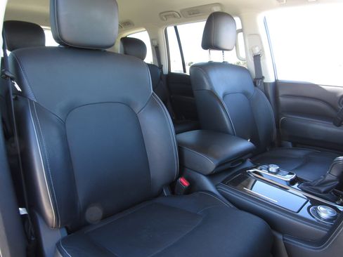 Used 2024 INFINITI QX80 Luxe image 11