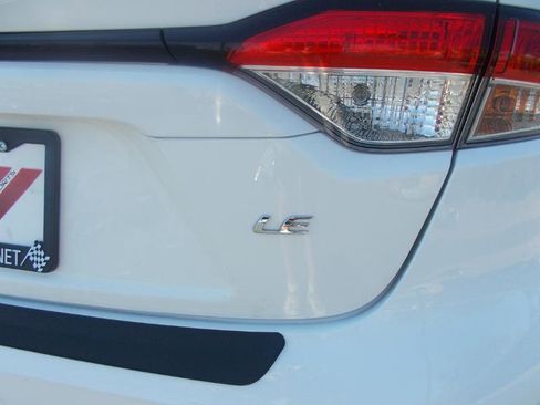 Used 2021 Toyota Corolla LE w/ Carpet Mat Package (TMS) image 11