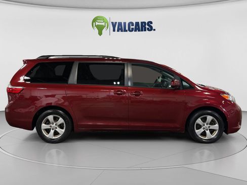 Used 2015 Toyota Sienna LE FWD image 6