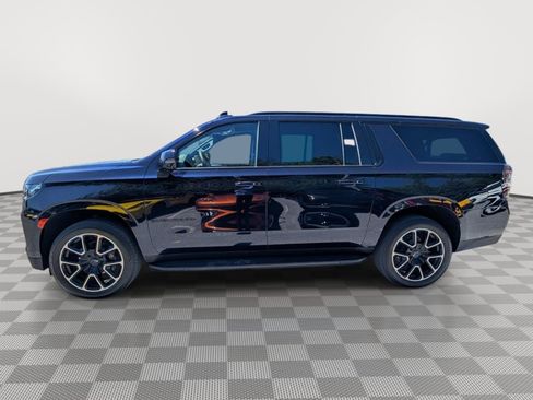 Used 2024 Chevrolet Suburban RST w/ Luxury Package AWD/4WD image 2