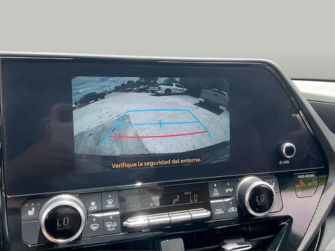 Used 2023 Toyota Highlander XSE FWD image 27