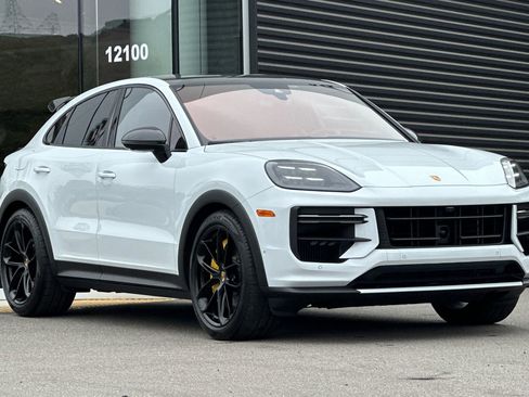 Used 2024 Porsche Cayenne Turbo GT image 10