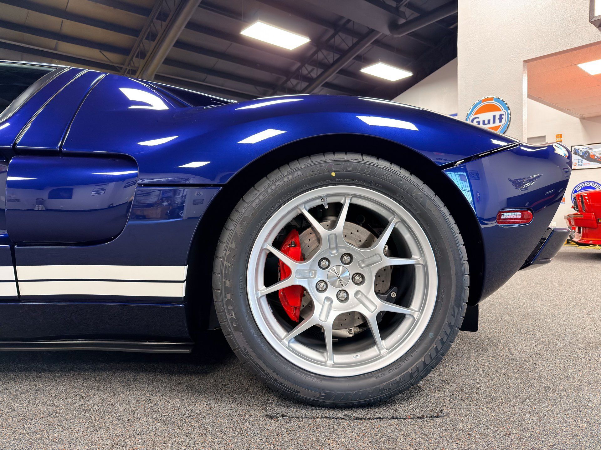 Used 2006 Ford GT RWD image 18