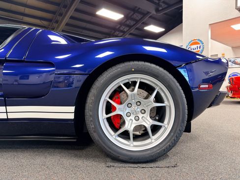 Used 2006 Ford GT RWD image 18