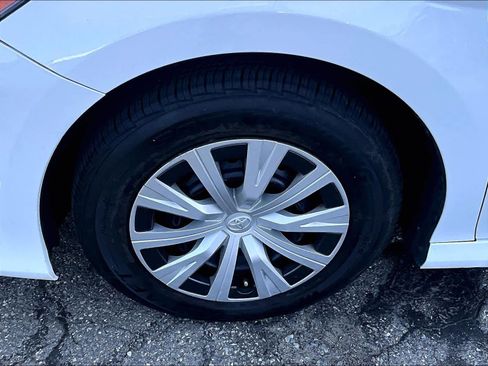 Used 2022 Toyota Camry LE image 7