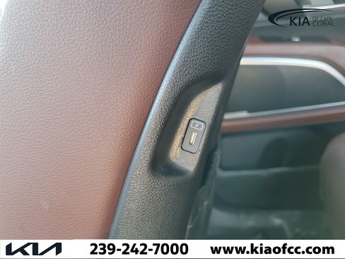 Certified 2024 Kia Telluride EX w/ EX Captain's Chair Package FWD image 17