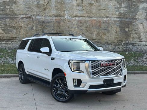 Used 2024 GMC Yukon XL Denali w/ Advanced Technology Package image 2