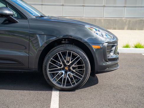 Certified 2026 Porsche Macan AWD/4WD image 9