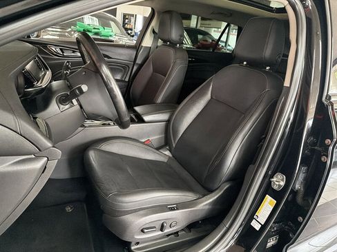 Used 2019 Buick Regal Essence w/ Driver Confidence Package I image 10