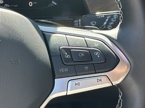 Used 2025 Volkswagen Atlas SE image 26