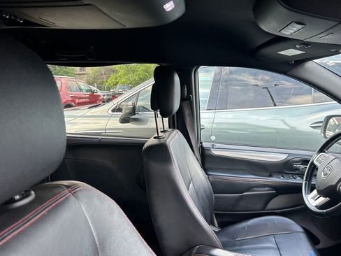 Used 2020 Dodge Grand Caravan GT FWD image 9