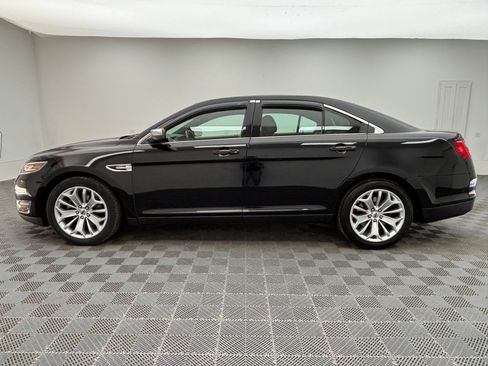 Used 2018 Ford Taurus Limited FWD image 12