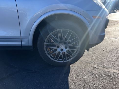 Used 2018 Porsche Cayenne Platinum Edition image 13