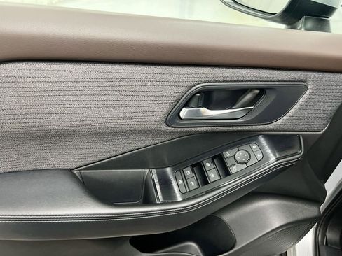 Used 2023 Nissan Rogue SV image 20