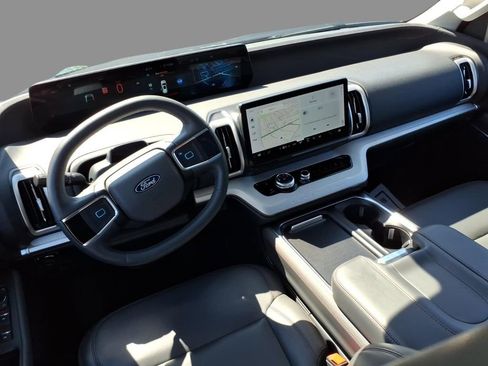 Used 2025 Ford Expedition Active AWD/4WD image 6