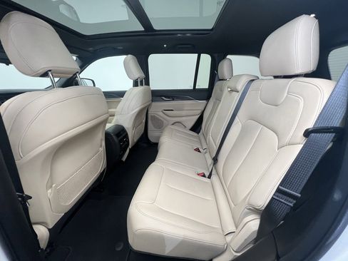 Used 2024 Jeep Grand Cherokee Limited image 5